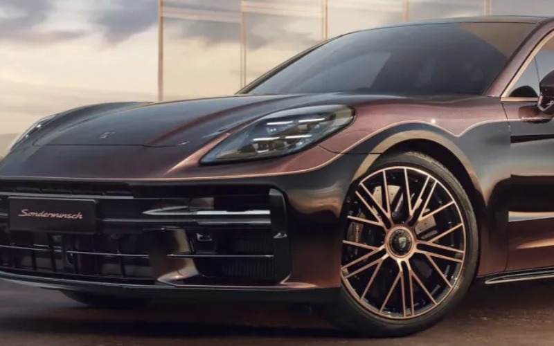 Ексклюзивний Porsche Panamera 2024 здивував позолоченим кузовом