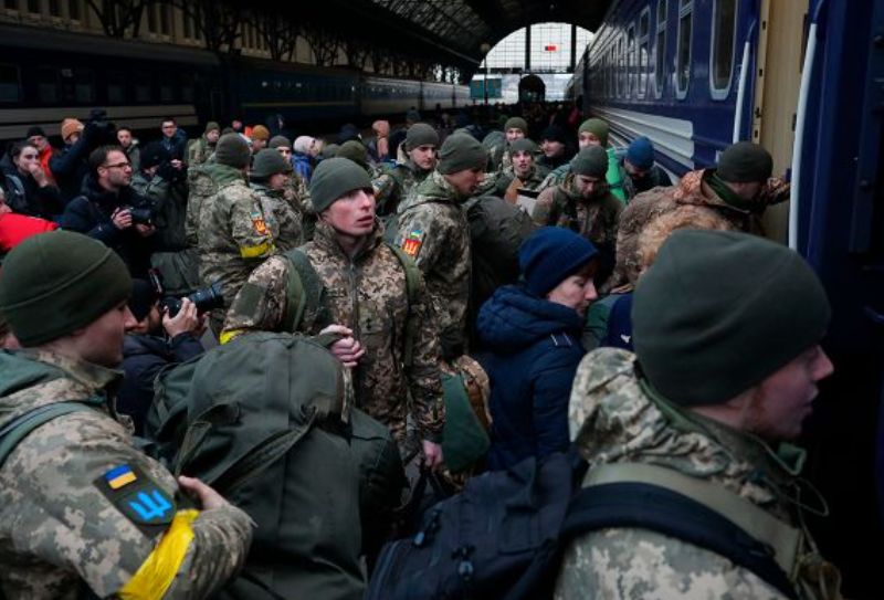 Безугла пропонує скасувати строкову службу: що відомо про новий законопроєкт з рекрутингу та військової підготовки