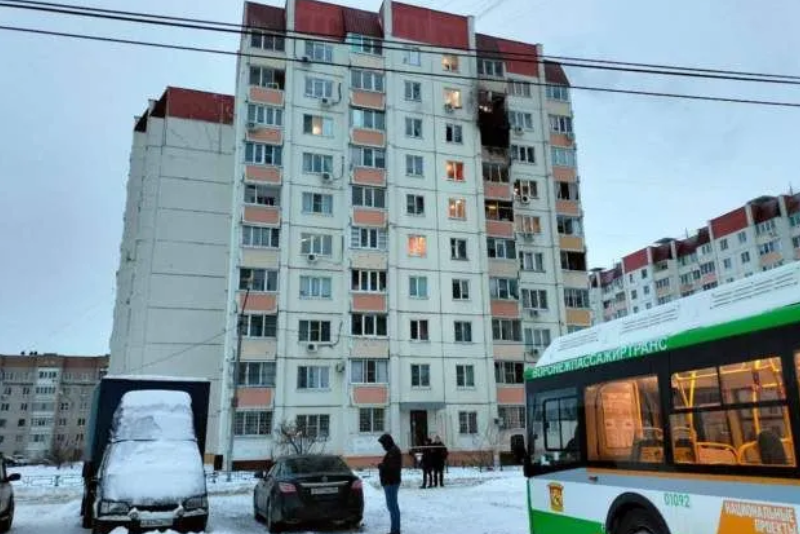 Нічна атака дронів на російський Воронеж – оголосили надзвичайний стан, руйнування біля аеродрому