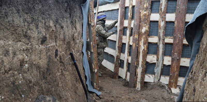 Недостатня підготовка фортифікацій в Україні: Окопи копаються під обстрілами