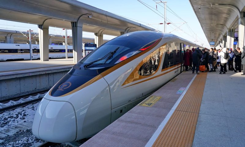 Китай тестує надшвидкісний потяг CR450 що розганяється до 450 км/год
