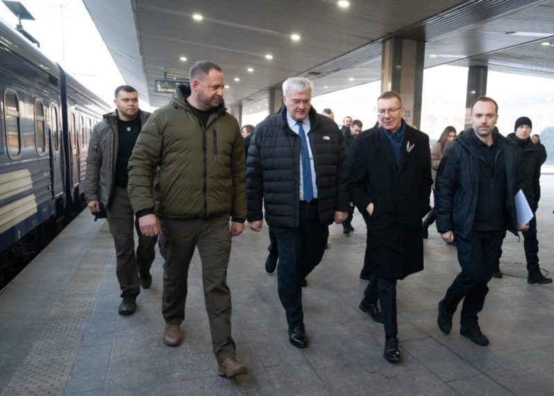 Зеленський подякував українцям за мужність і незламність у річницю вторгнення