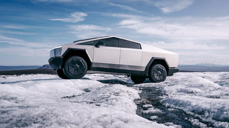 Продажі Tesla в Європі впали на 40% через застарілі моделі та політичні суперечки