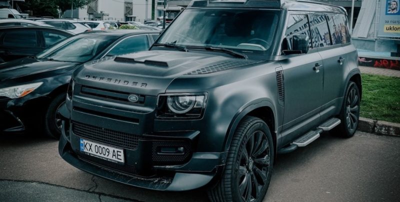 Land Rover Defender 2022 року з унікальним тюнінгом Kahn Design помітили в Києві