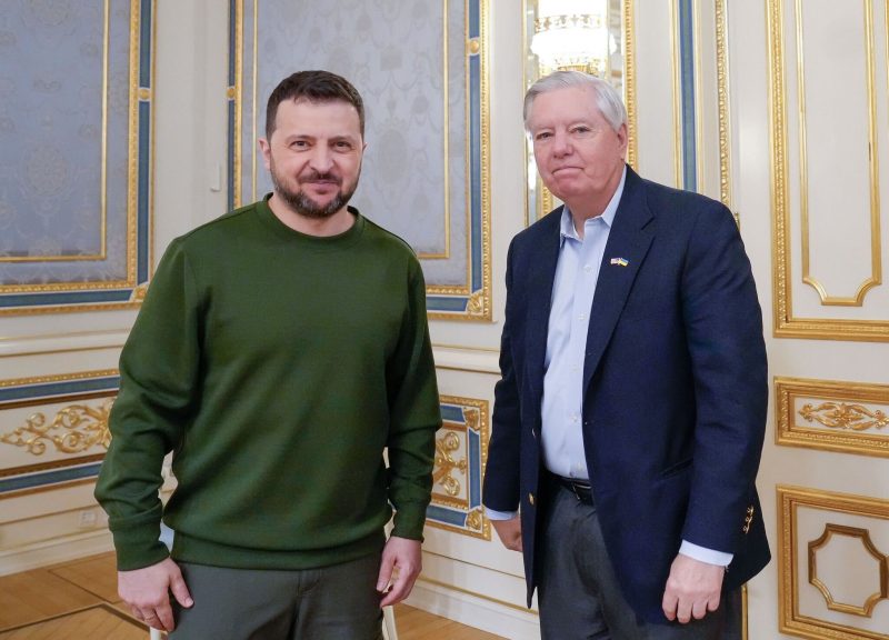 Сенатори США відвідали Київ і закликали до жорстких санкцій проти Росії
