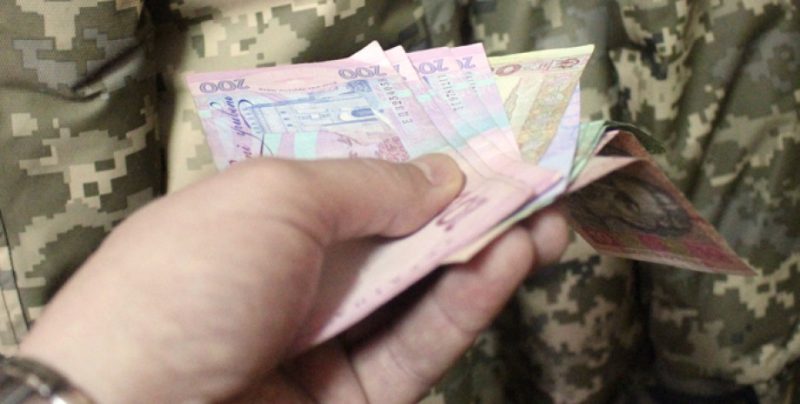 Які виплати можуть отримати військові після звільнення зі служби?