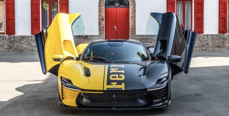 На благодійному аукціоні Ferrari продали вдесятеро дорожче від стартової ціни