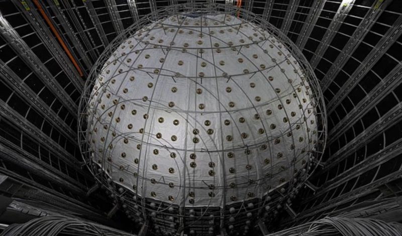 У Китаї побудували гігантський детектор нейтрино, навіщо він потрібен?