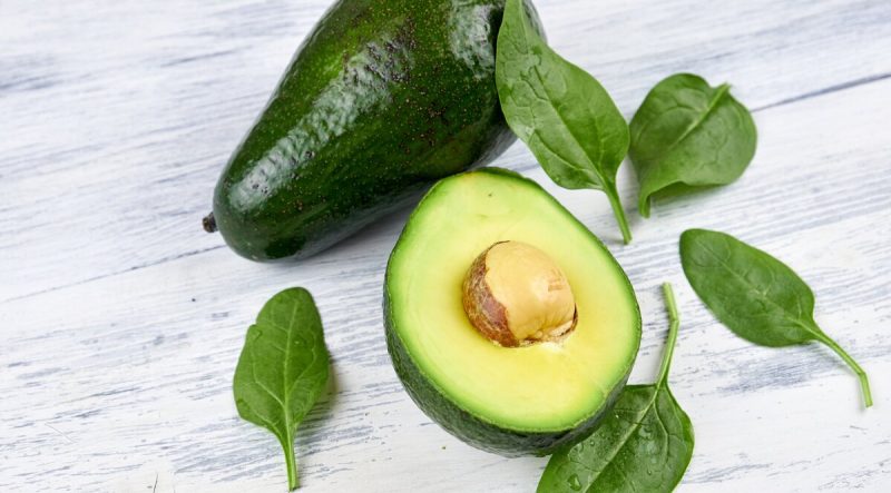 Кому не можна їсти авокадо