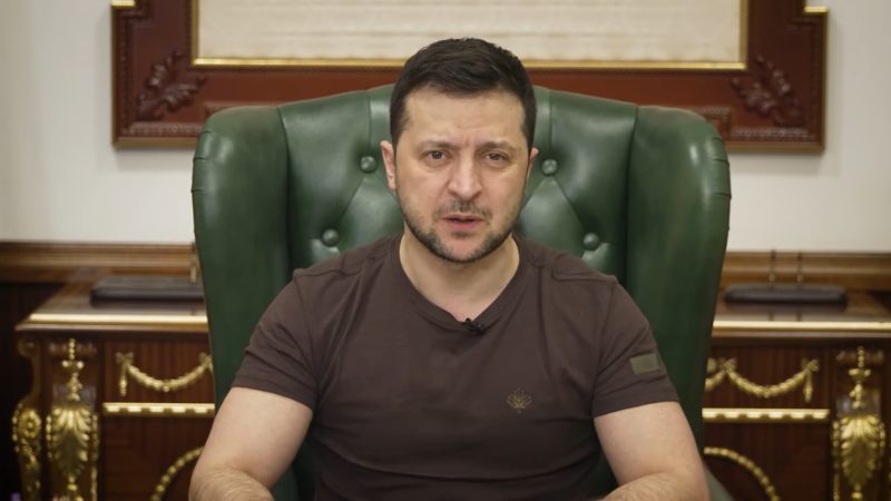 Зеленський пояснив чому чоловікам 18–22 років дозволили виїзд за кордон