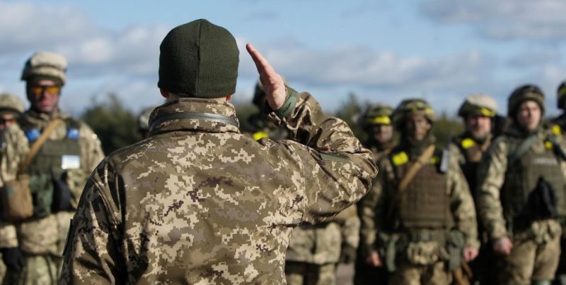 Низька мотивація і брак піхоти, військовий прогнозує зниження мобілізаційного віку