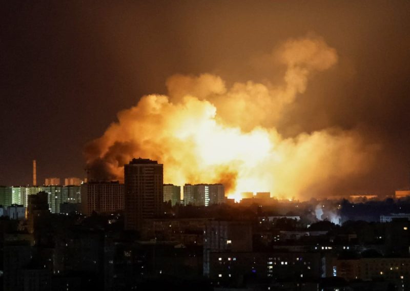 Ракетний терор по Києву: уламки, пожежі й смерть цивільного